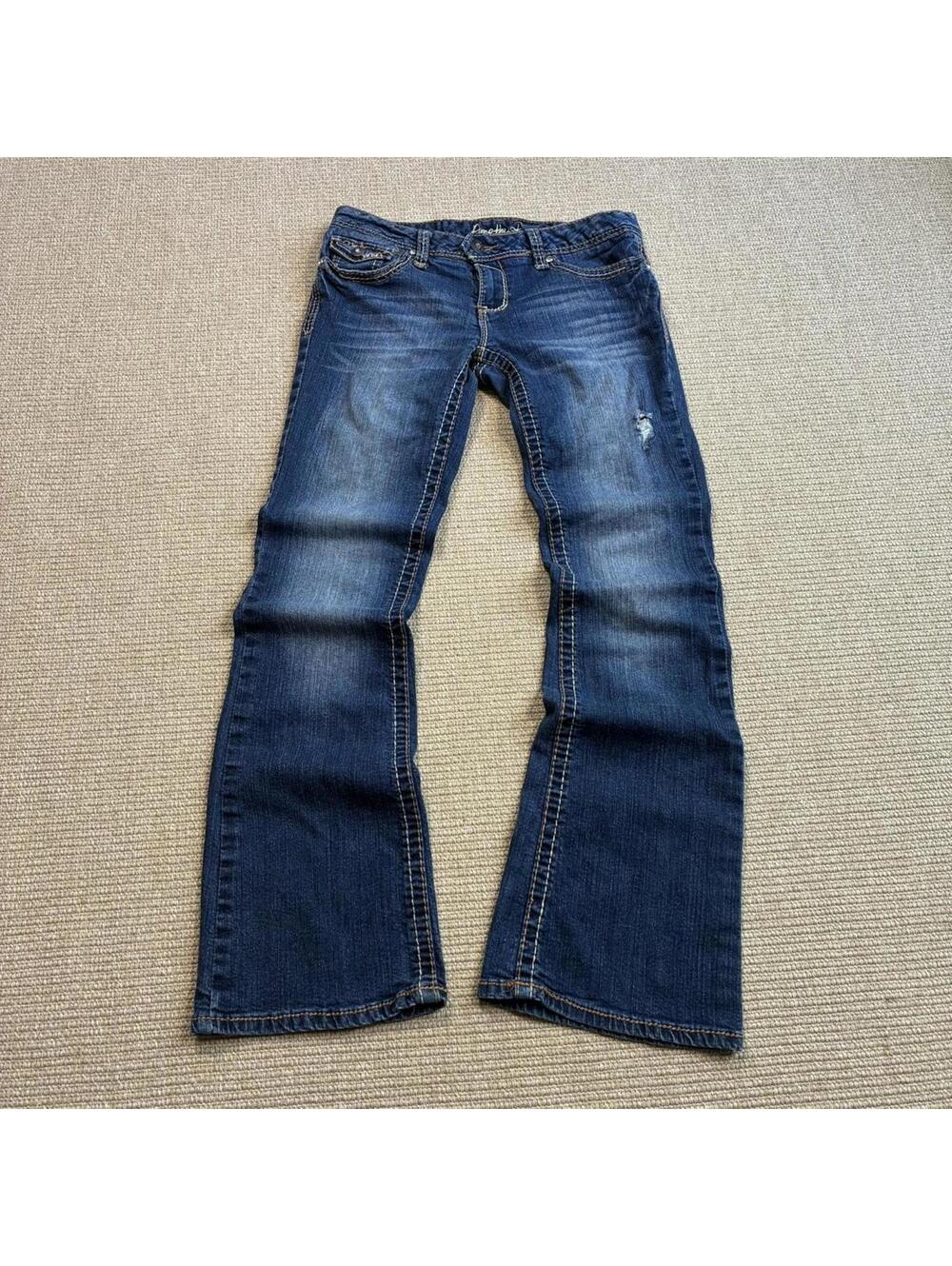 Amethyst low rise flared jeans with pocket embroidery and large stitching!!!
